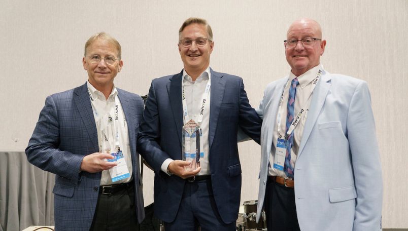 Chris Pruitt and Dave Shaffer receive the 2025 Distinguished Service Award.